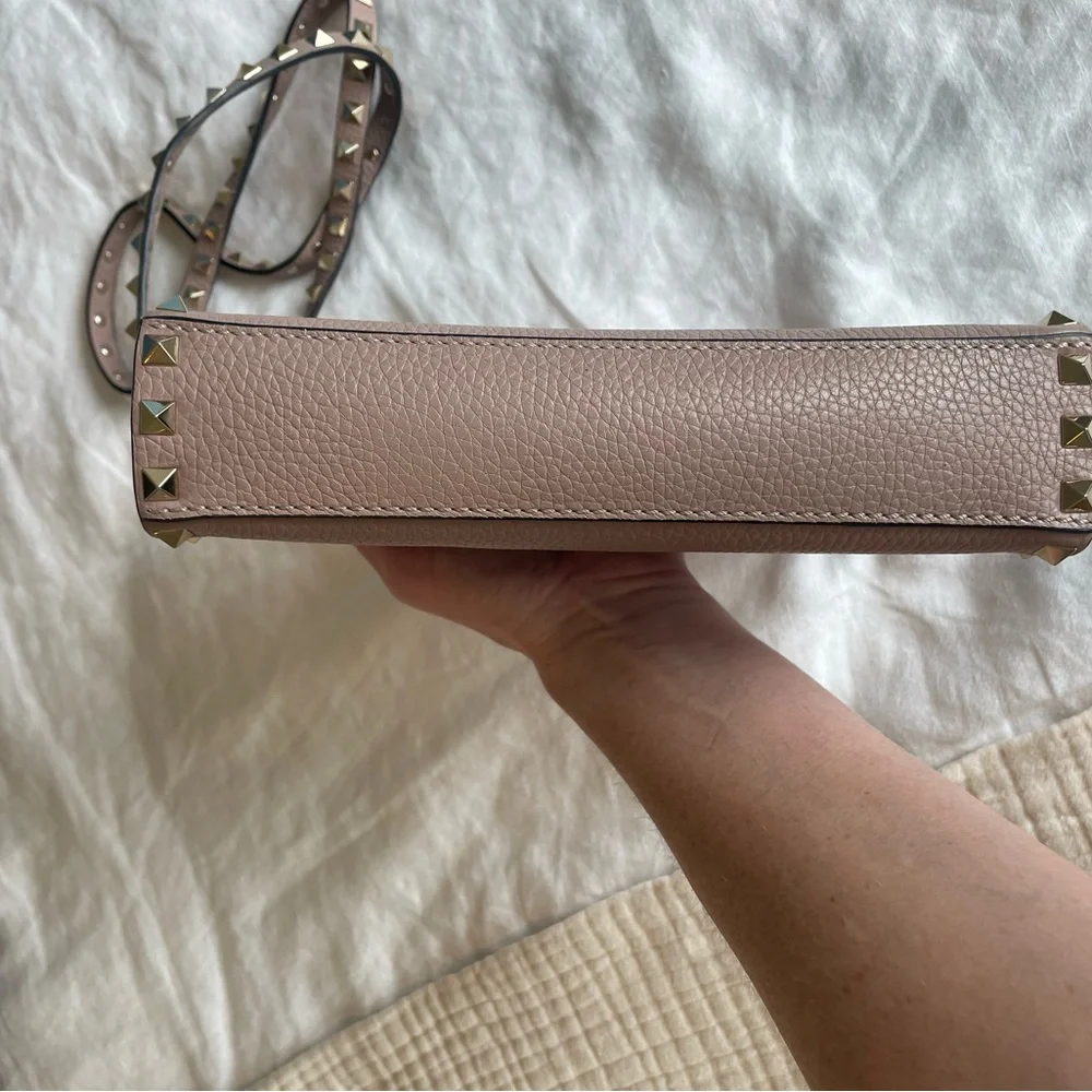 Valentino Garavani Rockstud Medium Shoulder Bag - Picture 8 of 11